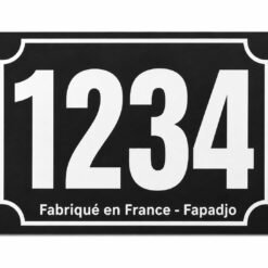 Plaque numéro maison personnalisée noire avec numéro gravé blanc, exemple avec le numéro 1234