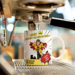 Mug papa super héros sous une machine à expresso