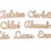 Sept marque-places en bois de tilleul aux prénoms Antoine, Charlotte, Chloé, Alexandre, Léa, Lucas et Emma