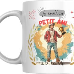 Mug meilleur petit ami du monde avec jeune homme à casquette tenant une coupe