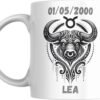 Mug signe astrologique Taureau personnalisé : tête de taureau aux cornes déployées, prénom et date de naissance