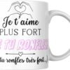 Mug Je t’aime plus fort que tu ronfles avec mains en cœur