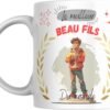 Mug meilleur beau-fils du monde avec jeune homme illustré tenant une coupe