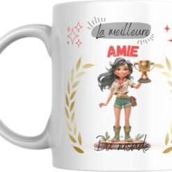 Mug meilleure amie du monde avec aventurière illustrée tenant une coupe