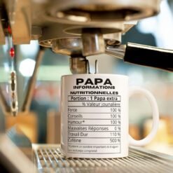Mug papa humour sous une machine à expresso