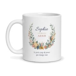 Mug cadeau AESH personnalisé au prénom Sophie, couronne aquarelle avec pièces de puzzle et montgolfière
