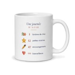 Face arrière du mug AESH : « Une journée d'AESH » avec 12 petites victoires et 47 encouragements