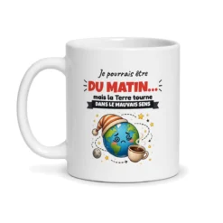 Mug humoristique Je pourrais être du matin mais la Terre tourne dans le mauvais sens, vue de face