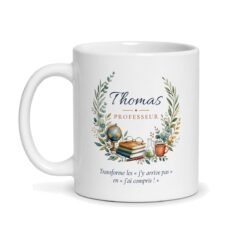 Mug professeur personnalisé avec le prénom Thomas, couronne aquarelle de livres, globe et lunettes
