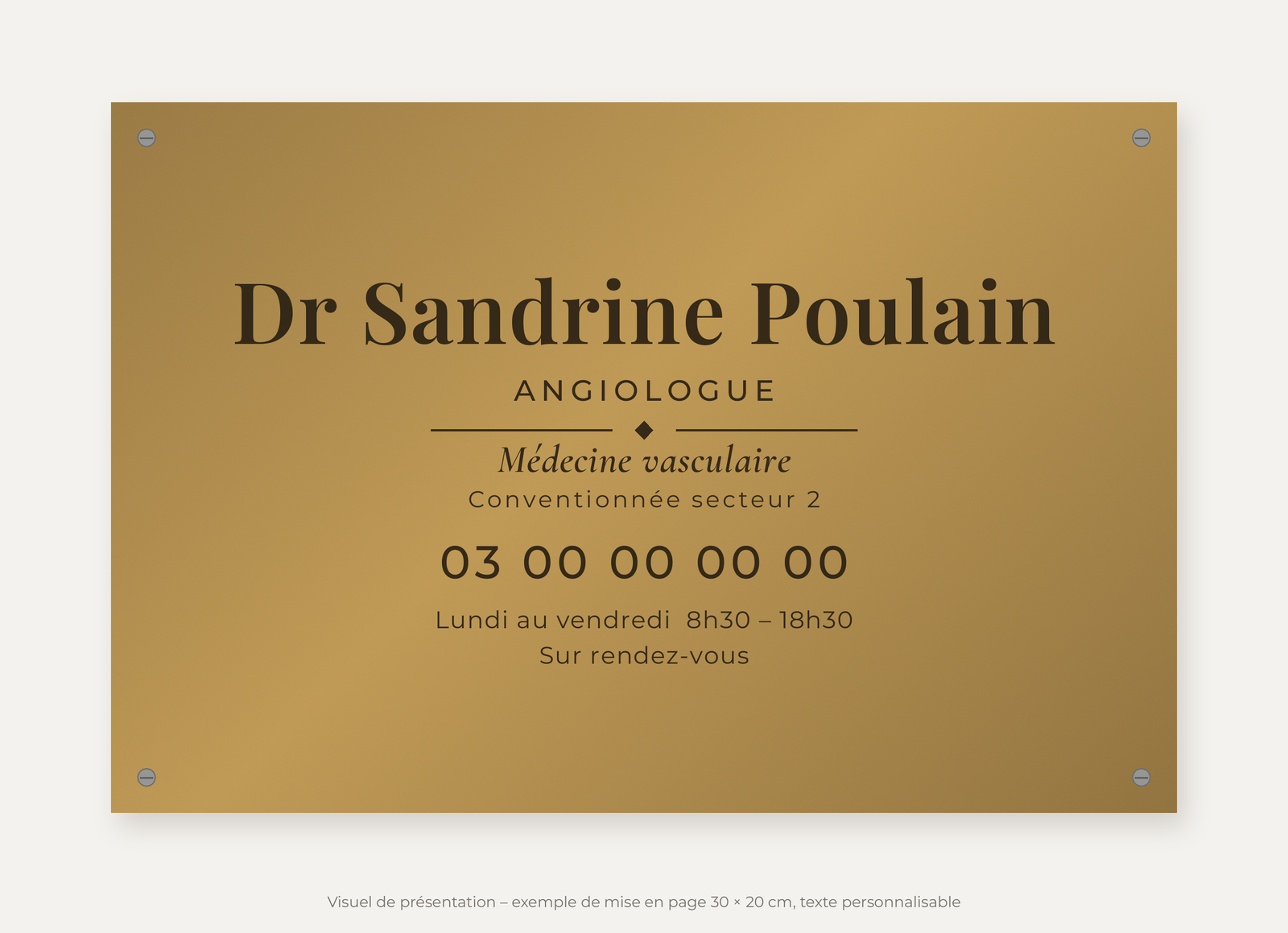 Plaque angiologue personnalisée en plexiglas or vieilli 30 × 20 cm, exemple au nom de Dr Sandrine Poulain