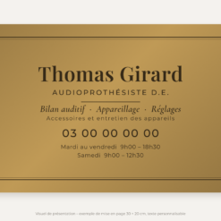 Plaque audioprothésiste personnalisée en plexiglas or vieilli 30 × 20 cm, exemple au nom de Thomas Girard