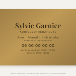 Plaque auriculothérapeute personnalisée en plexiglas or vieilli 25 × 15 cm, exemple au nom de Sylvie Garnier