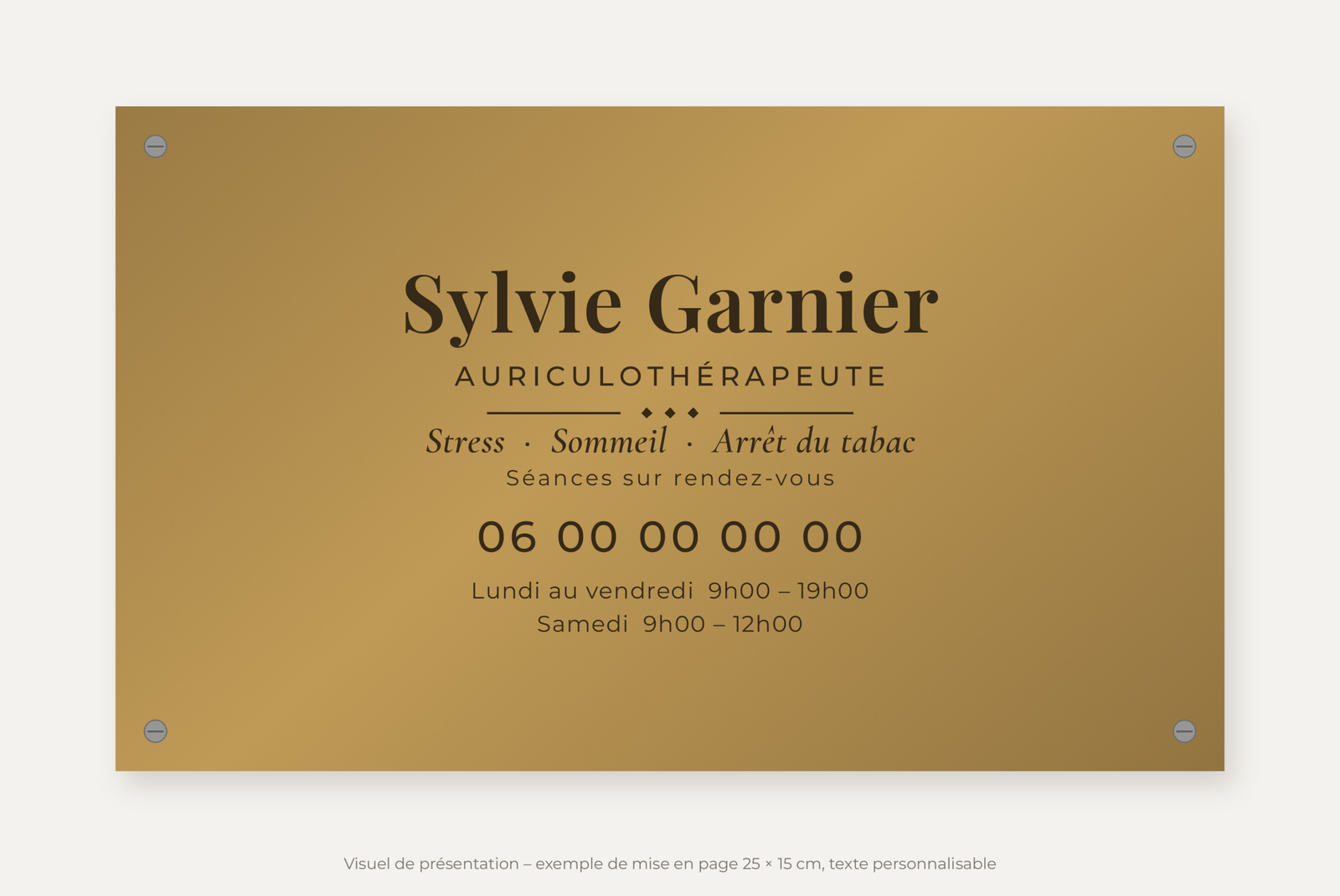 Plaque auriculothérapeute personnalisée en plexiglas or vieilli 25 × 15 cm, exemple au nom de Sylvie Garnier
