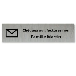 Plaque boîte aux lettres humour argent brossé gravée « Chèques oui, factures non » et Famille Martin, avec une enveloppe