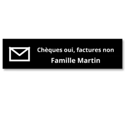Plaque boîte aux lettres humour noir, texte blanc gravée « Chèques oui, factures non » et Famille Martin
