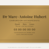 Plaque chirurgien personnalisée en plexiglas or vieilli 30 × 20 cm, exemple au nom de Dr Marc-Antoine Hubert