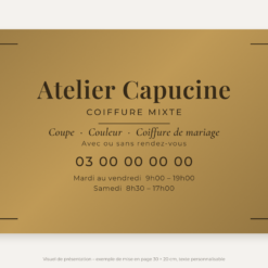 Plaque coiffeur personnalisée en plexiglas or vieilli 30 × 20 cm, exemple au nom de Atelier Capucine