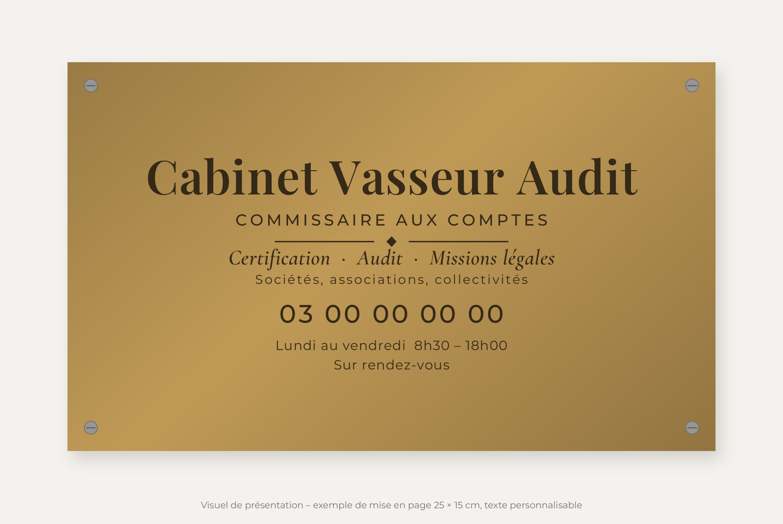Plaque commissaire aux comptes personnalisée en plexiglas or vieilli 25 × 15 cm, exemple au nom de Cabinet Vasseur Audit