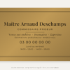Plaque commissaire-priseur personnalisée en plexiglas or vieilli 30 × 20 cm, exemple au nom de Maître Arnaud Deschamps
