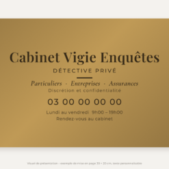 Plaque détective privé personnalisée en plexiglas or vieilli 30 × 20 cm, exemple au nom de Cabinet Vigie Enquêtes