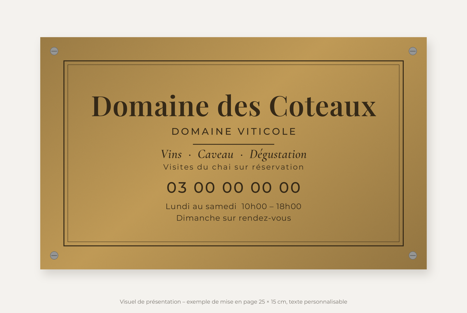 Plaque domaine viticole personnalisée en plexiglas or vieilli 25 × 15 cm, exemple au nom de Domaine des Coteaux