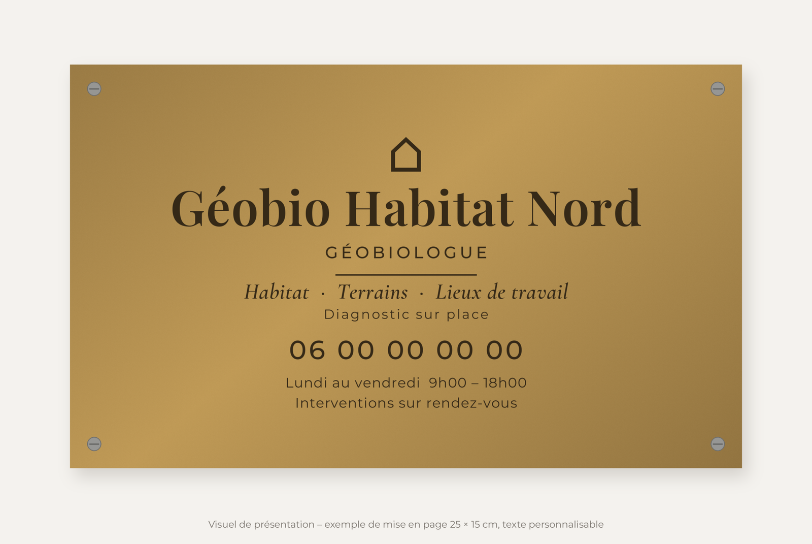 Plaque géobiologue personnalisée en plexiglas or vieilli 25 × 15 cm, exemple au nom de Géobio Habitat Nord