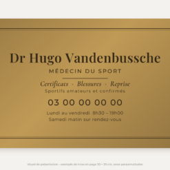 Plaque médecin du sport personnalisée en plexiglas or vieilli 30 × 20 cm, exemple au nom de Dr Hugo Vandenbussche