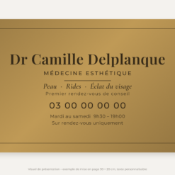 Plaque médecin esthétique personnalisée en plexiglas or vieilli 30 × 20 cm, exemple au nom de Dr Camille Delplanque