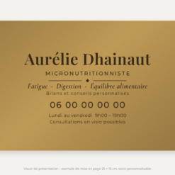 Plaque micronutritionniste personnalisée en plexiglas or vieilli 25 × 15 cm, exemple au nom de Aurélie Dhainaut