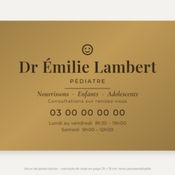 Plaque pédiatre personnalisée en plexiglas or vieilli 25 × 15 cm, exemple au nom de Dr Émilie Lambert