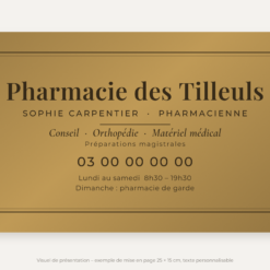 Plaque pharmacien personnalisée en plexiglas or vieilli 25 × 15 cm, exemple au nom de Pharmacie des Tilleuls