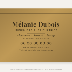 Plaque puéricultrice personnalisée en plexiglas or vieilli 25 × 15 cm, exemple au nom de Mélanie Dubois