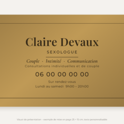 Plaque sexologue personnalisée en plexiglas or vieilli 25 × 15 cm, exemple au nom de Claire Devaux