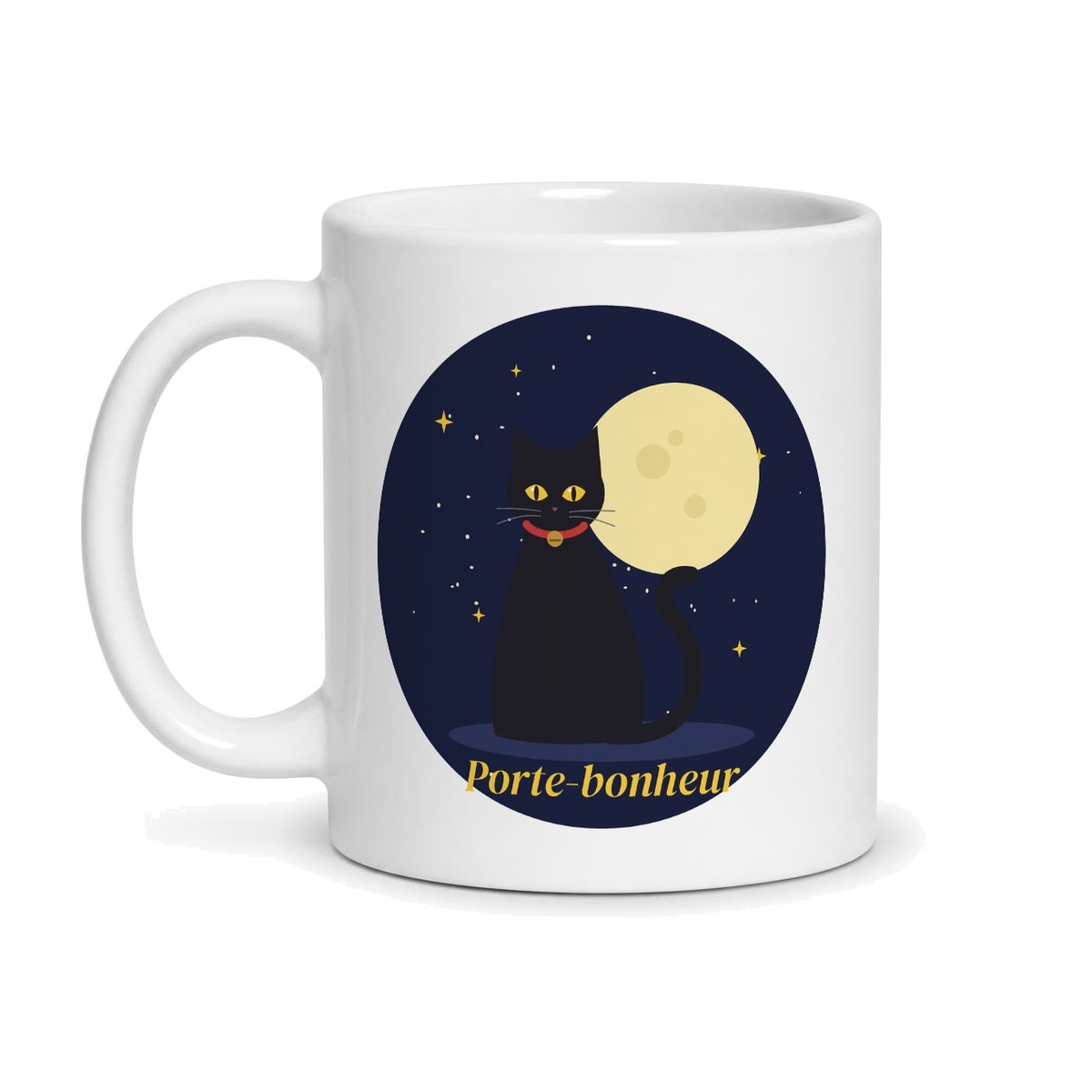 Tasse chat noir, face avant : chat noir au collier rouge devant la pleine lune, « Porte-bonheur »